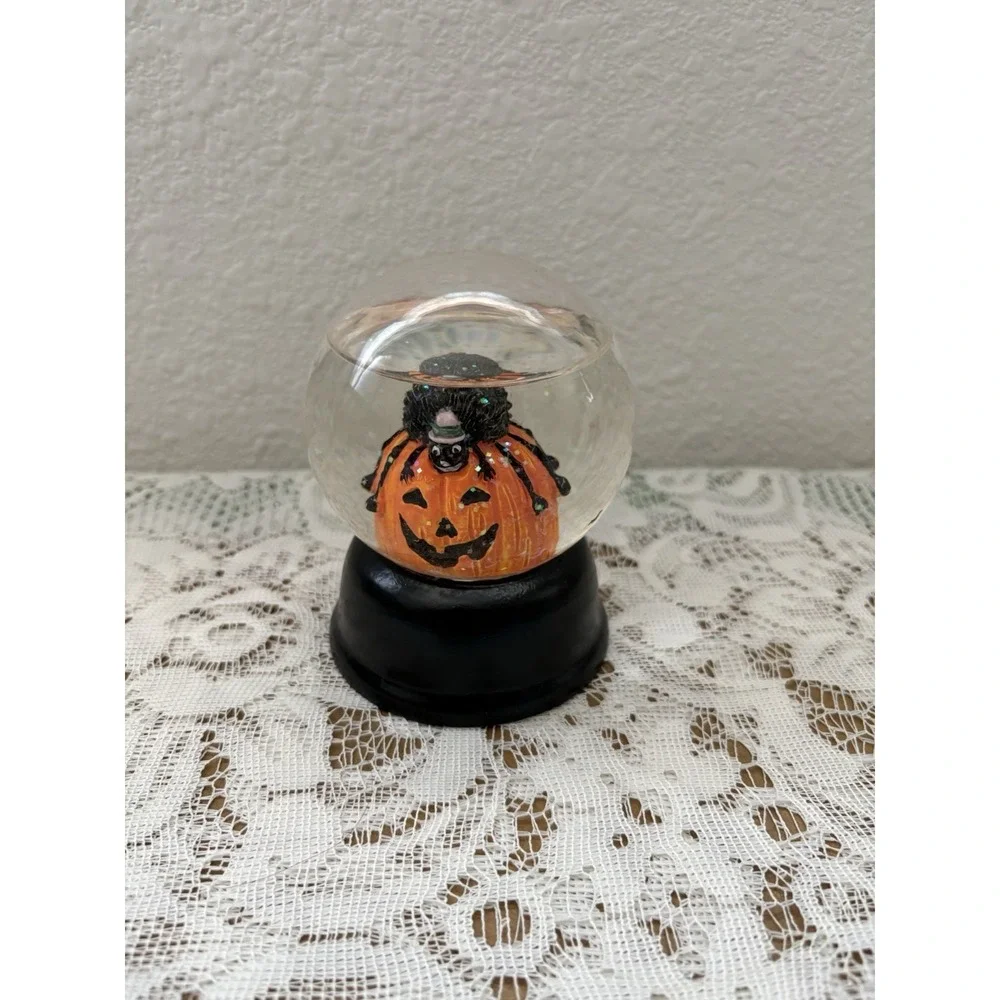 Vintage Halloween Jack-O'-Lantern Spider Water Globe